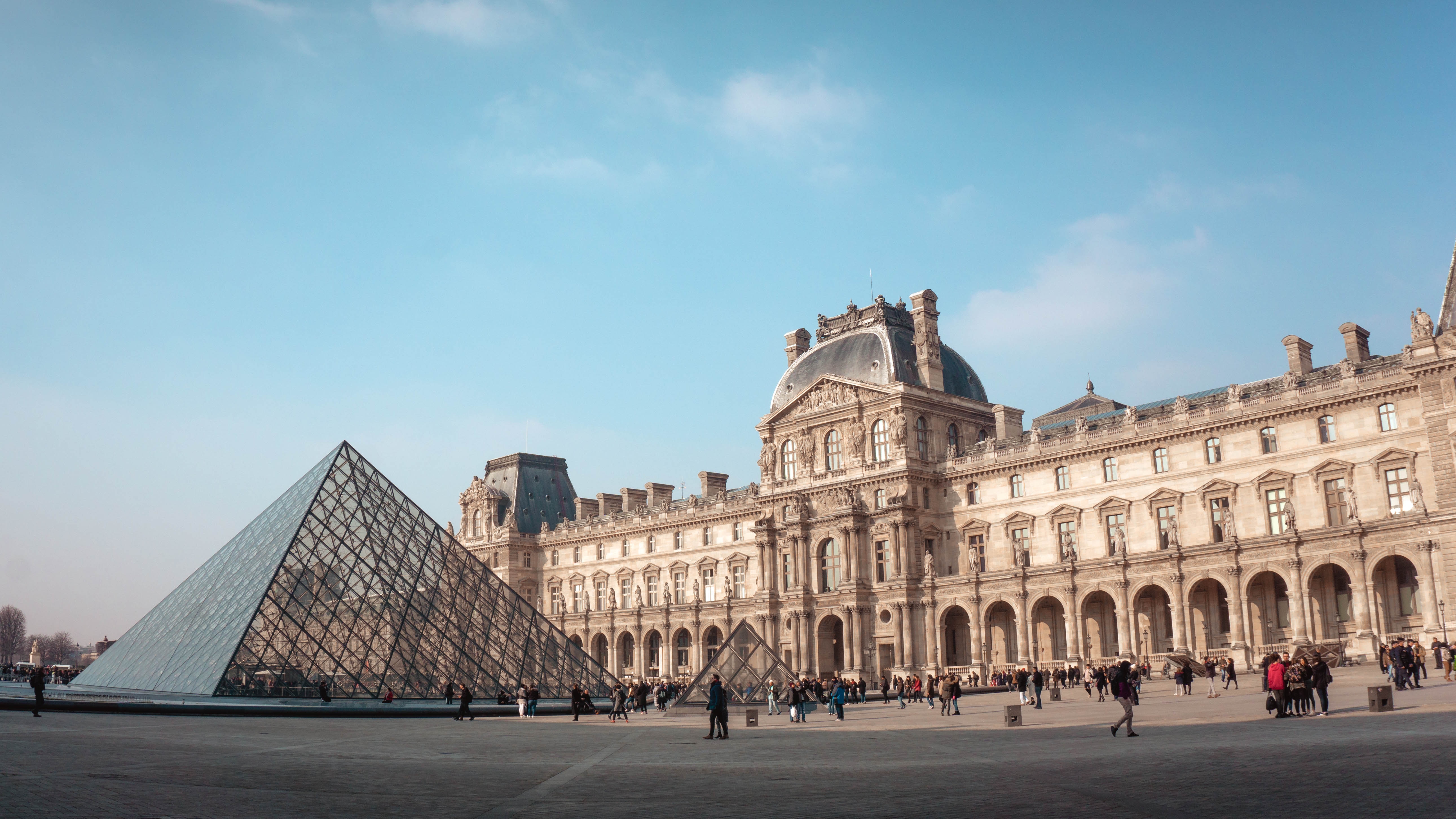 Picture of Louvre Museum